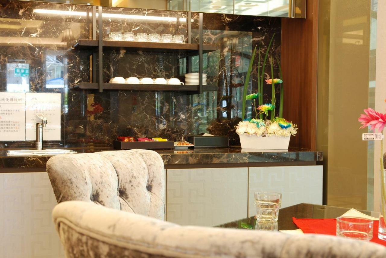 The Metro Hotel Тайджун Екстериор снимка