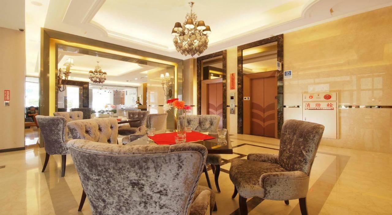 The Metro Hotel Тайджун Екстериор снимка